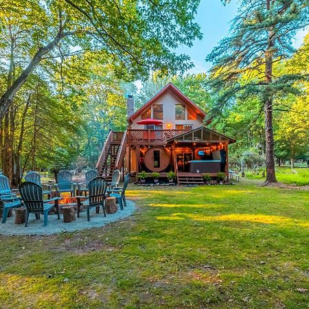 Poconos Ski Retreat With Sauna, Hot Tub, And Game Room 莱克哈莫尼 外观 照片