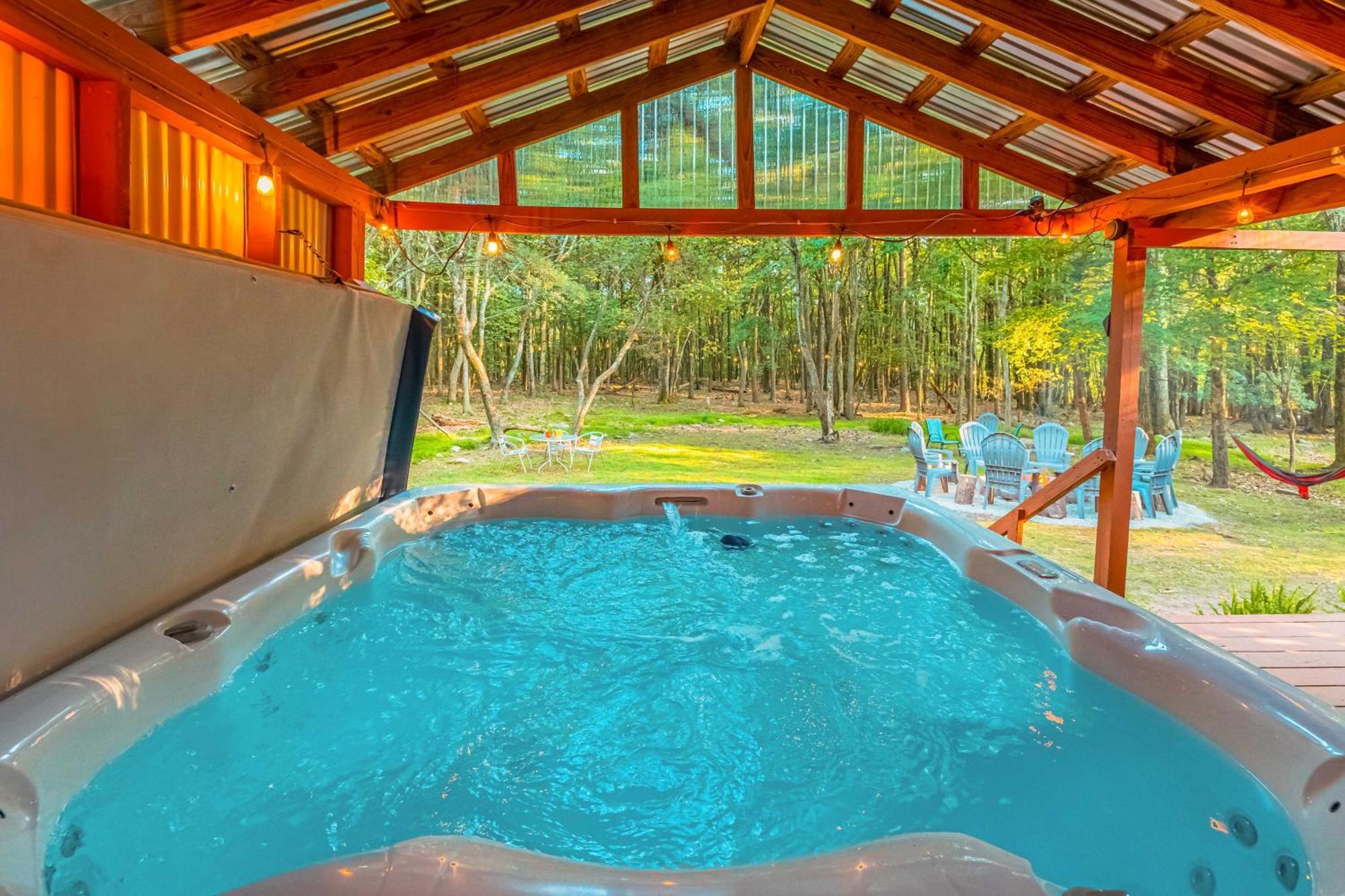 Poconos Ski Retreat With Sauna, Hot Tub, And Game Room 莱克哈莫尼 外观 照片