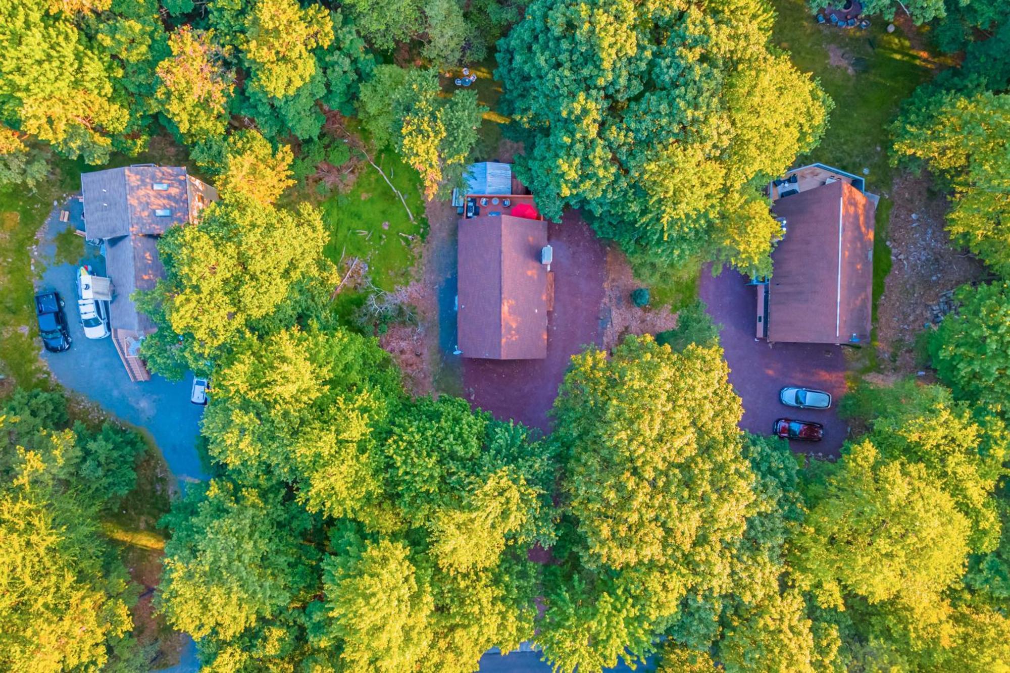 Poconos Ski Retreat With Sauna, Hot Tub, And Game Room 莱克哈莫尼 外观 照片
