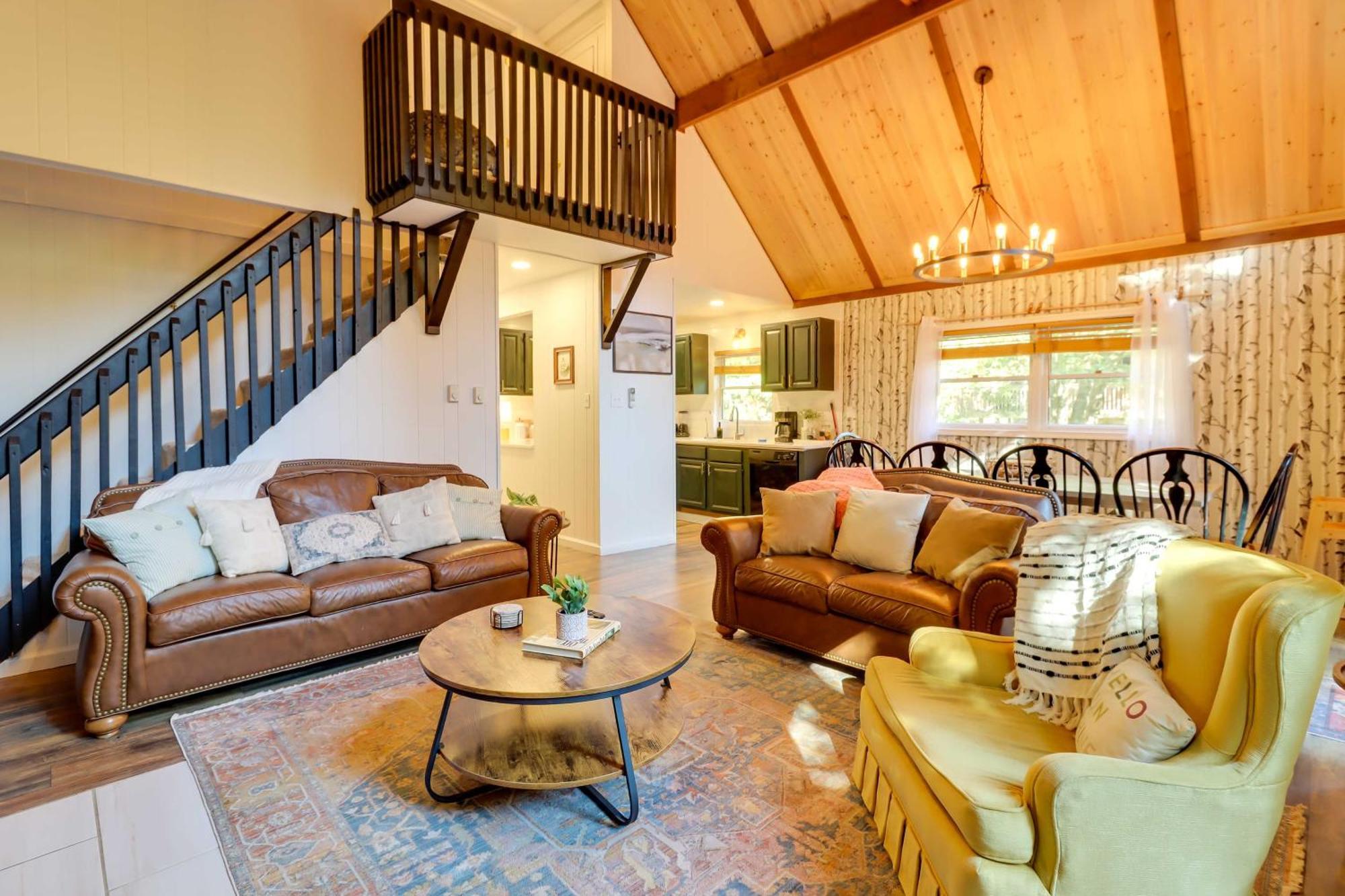 Poconos Ski Retreat With Sauna, Hot Tub, And Game Room 莱克哈莫尼 外观 照片