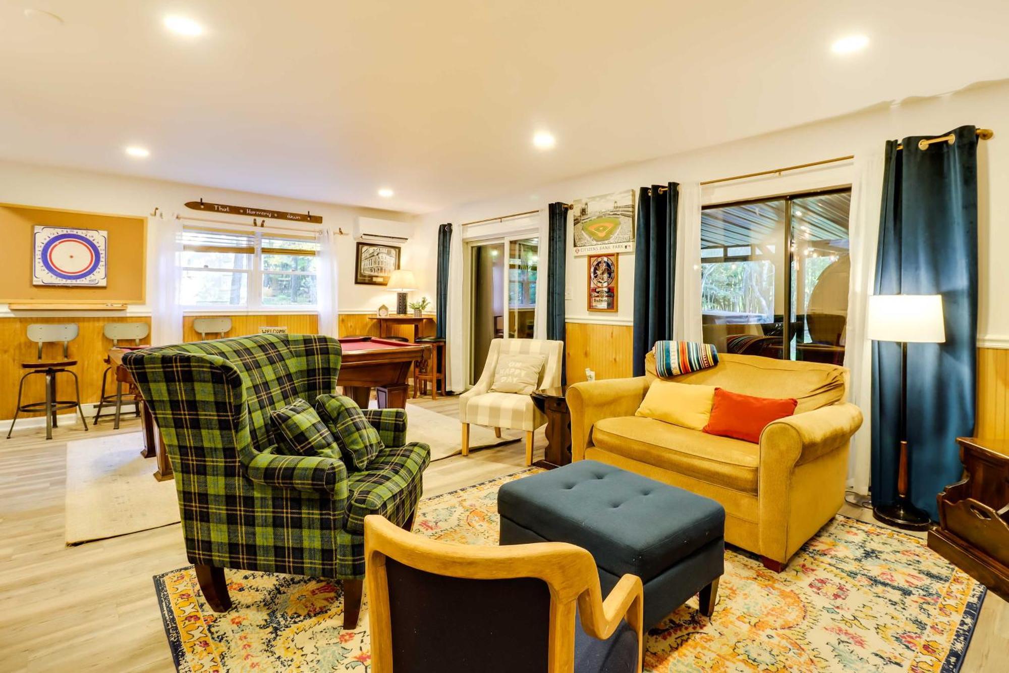 Poconos Ski Retreat With Sauna, Hot Tub, And Game Room 莱克哈莫尼 外观 照片