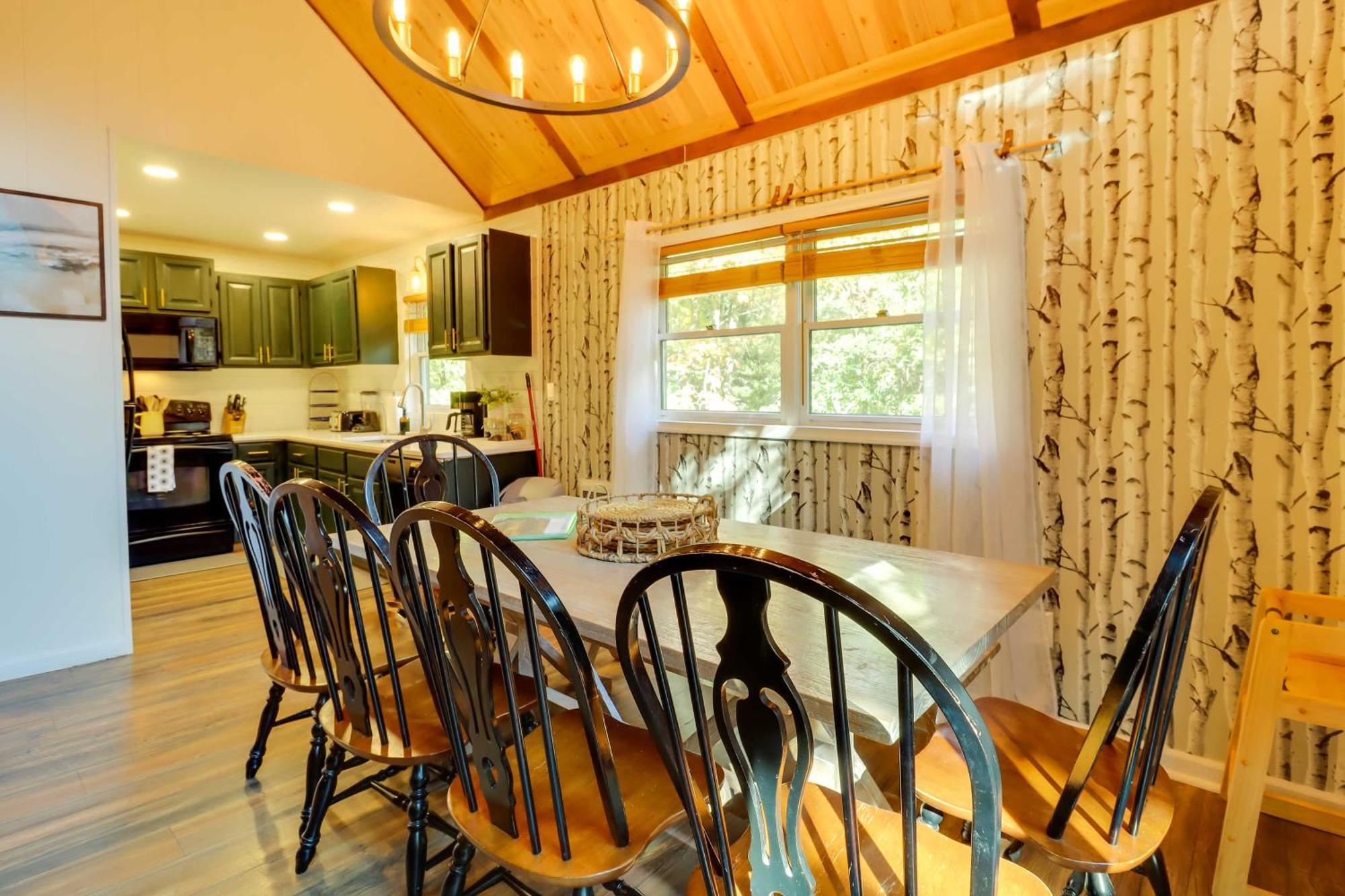 Poconos Ski Retreat With Sauna, Hot Tub, And Game Room 莱克哈莫尼 外观 照片